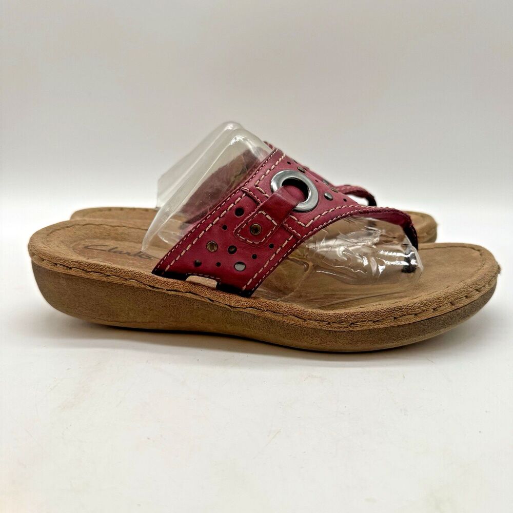Clarks Red Perforated Leather Thong Sandals - Picture 3 of 11